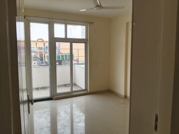 Room in 2 BHK Apartment at Satluj Apartments Gomti Nagar, Gomti Nagar – for Rent