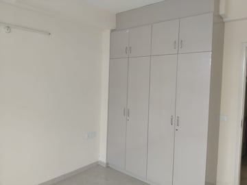 Room in 2 BHK Apartment at Satluj Apartments Gomti Nagar, Gomti Nagar – for Rent