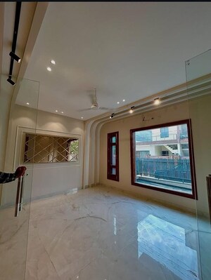 Room in 3 BHK Builder Floor at Sector 29 – for Sale