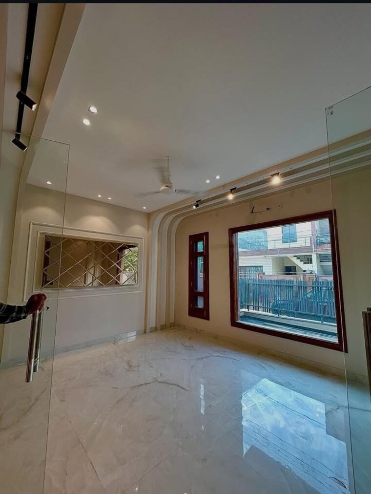 Room, sector 29 3 Bedroom 2700 Sq.Ft. Builder Floor In Sector 29 Faridabad 8844502