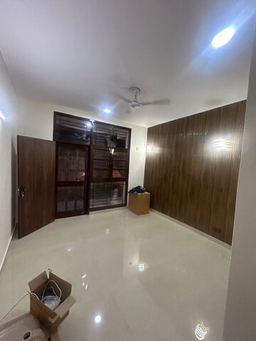 Room in 3 BHK Builder Floor at Sushant Lok 2, Sector 57 – for Sale