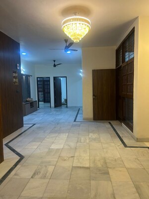 Room in 3 BHK Builder Floor at Sushant Lok 2, Sector 57 – for Sale