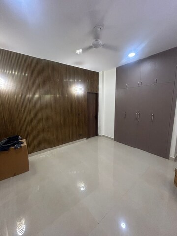 Room in 3 BHK Builder Floor at Sushant Lok 2, Sector 57 – for Sale