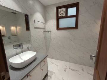 Bathroom in 3.5 BHK Builder Floor at Uday Arden 45, Sector 45 – for Rent