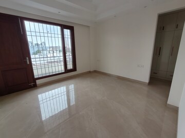 Room in 3.5 BHK Builder Floor at Uday Arden 45, Sector 45 – for Rent
