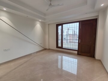 Room in 3.5 BHK Builder Floor at Uday Arden 45, Sector 45 – for Rent