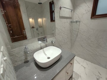 Bathroom in 3.5 BHK Builder Floor at Uday Arden 45, Sector 45 – for Rent