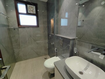 Bathroom in 3.5 BHK Builder Floor at Uday Arden 45, Sector 45 – for Rent