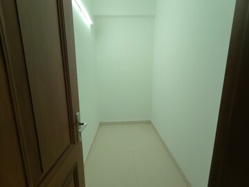 Bathroom in 3.5 BHK Builder Floor at Uday Arden 45, Sector 45 – for Rent