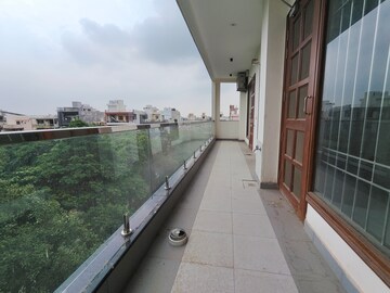Balcony in 3.5 BHK Builder Floor at Uday Arden 45, Sector 45 – for Rent
