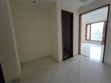 Room in 3.5 BHK Builder Floor at Uday Arden 45, Sector 45 – for Rent