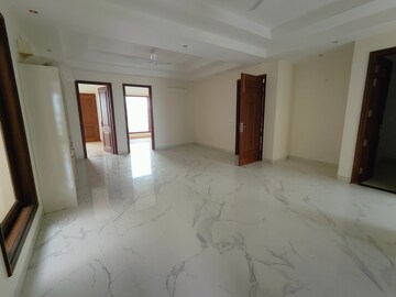 Room in 3.5 BHK Builder Floor at Uday Arden 45, Sector 45 – for Rent