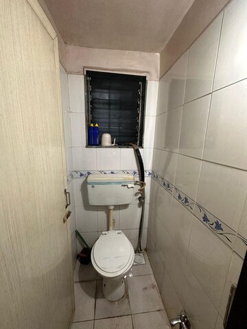Bathroom in 1.5 BHK Apartment at Vaishali Apartment Ghansoli, Ghansoli – for Rent