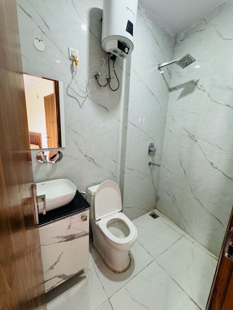 Bathroom, sushant lok i 1 RK 50 Sq.Yd. Builder Floor In Sushant Lok I Gurgaon 8844923
