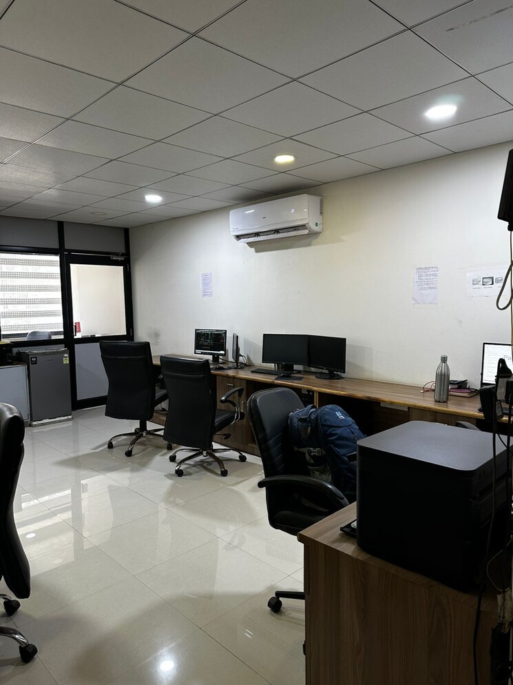 Team Area, science city Commercial Office Space 755 Sq.Ft. In Science City Ahmedabad 8844877