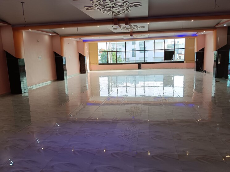  Parking, aliganj Commercial Office Space 2400 Sq.Ft. In Aliganj Lucknow 8844872