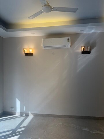 Furnished Amenities in 3 BHK Builder Floor at Dlf Phase ii – for Sale