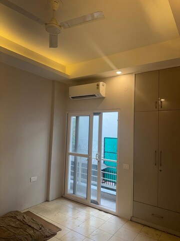 Room in 3 BHK Builder Floor at Dlf Phase ii – for Sale