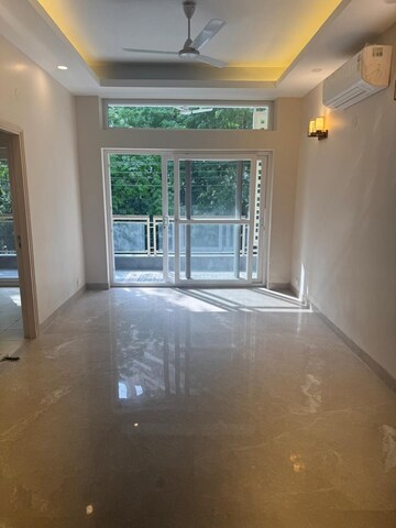 Room in 3 BHK Builder Floor at Dlf Phase ii – for Sale
