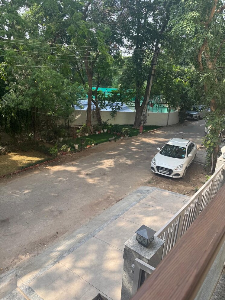  Parking, dlf phase ii 3 Bedroom 2090 Sq.Ft. Builder Floor In Dlf Phase ii Gurgaon 8845204