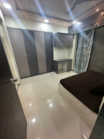Team Area in 1 BHK Apartment at Thane West – for Rent