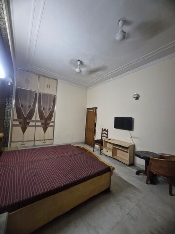 1 RK Apartment For Rent in Arun Vihar, Sector 29