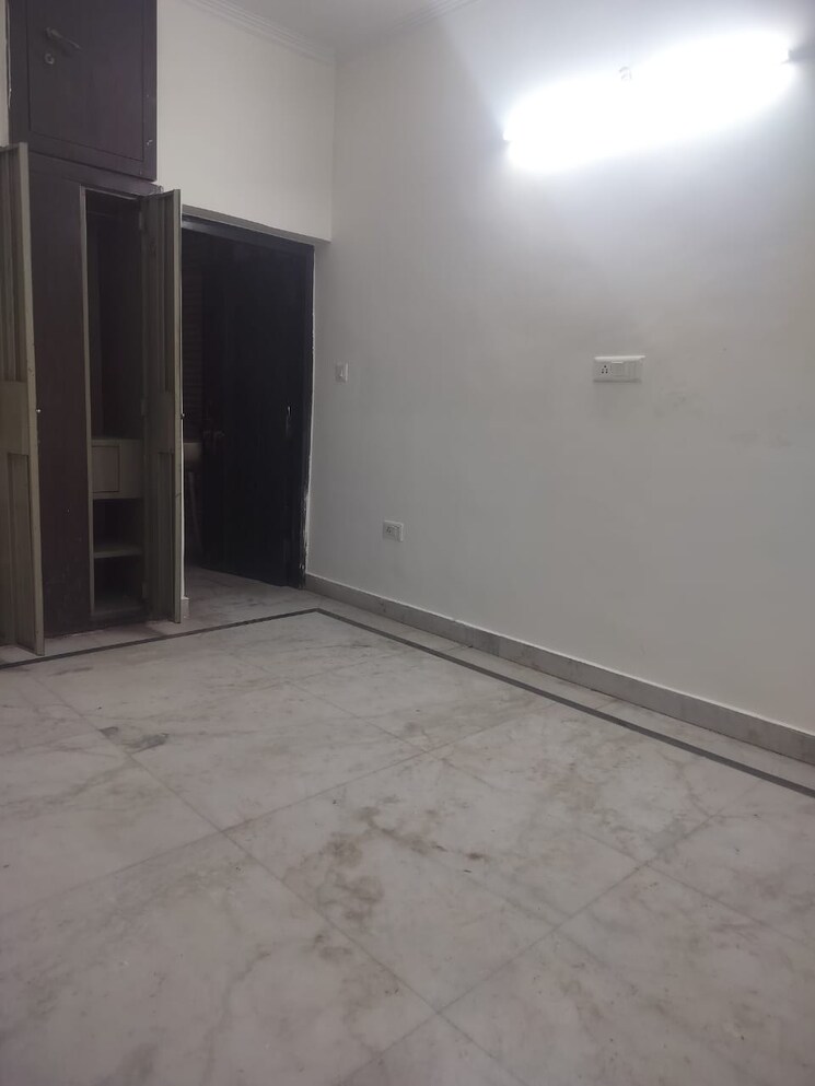 Room, arun-vihar 1 RK 450 Sq.Ft. Apartment In Sector 29 Noida 8845383