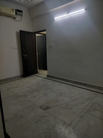 Room in 1 RK Apartment at Arun Vihar, Sector 29 – for Rent