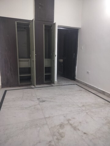 Room in 1 RK Apartment at Arun Vihar, Sector 29 – for Rent