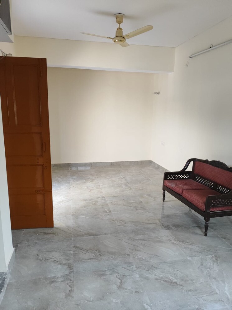 Bedroom, arun-vihar 1 RK 450 Sq.Ft. Apartment In Sector 29 Noida 8845383