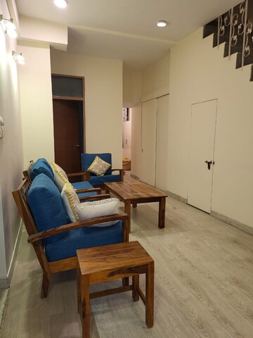 Living Room in 4 BHK Builder Floor at Dlf Phase ii – for Rent