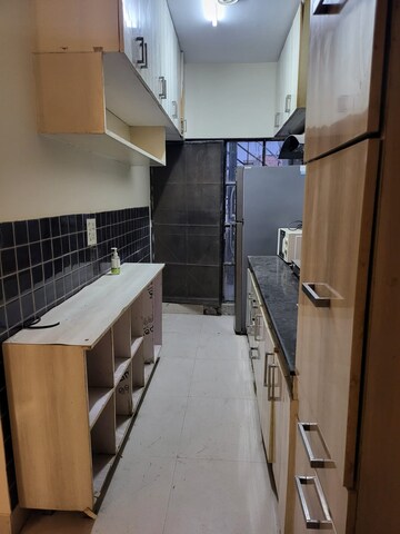 Team Area in 4 BHK Builder Floor at Dlf Phase ii – for Rent