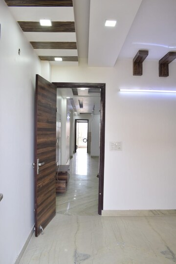 Building Lobby in 2 BHK Builder Floor at Mahaveer Nagar – for Sale