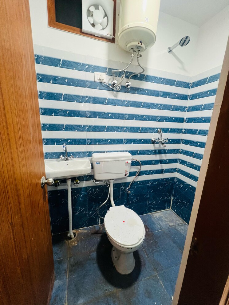 Bathroom, saket 2 Bedroom 900 Sq.Ft. Builder Floor In Saket Delhi 8845376