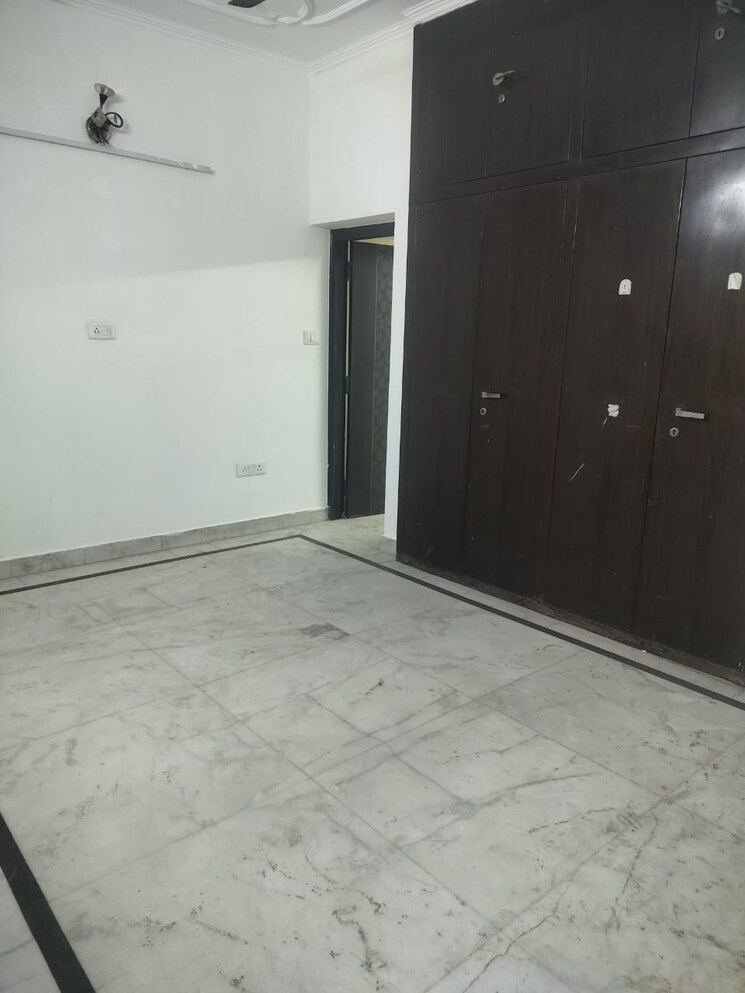 Room, rwa-apartments 1 Bedroom 1200 Sq.Ft. Independent House In Sector 31 Noida 8845552