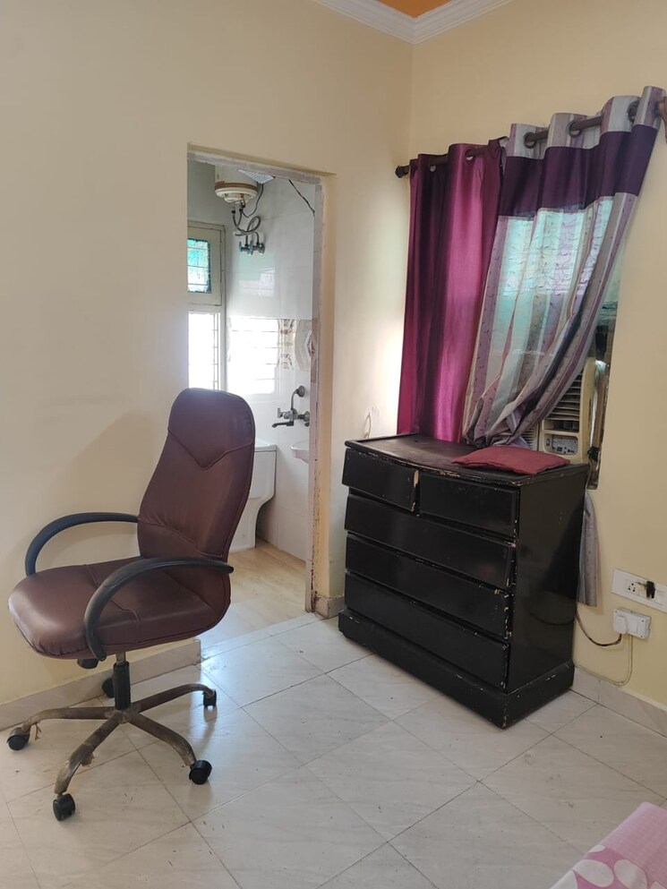 Room, rwa-apartments 1 Bedroom 1200 Sq.Ft. Independent House In Sector 31 Noida 8845552