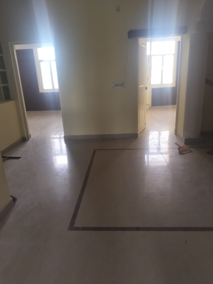 Room, rwa-apartments-sector-50 1 RK 450 Sq.Ft. Independent House In Sector 50 Noida 8845679