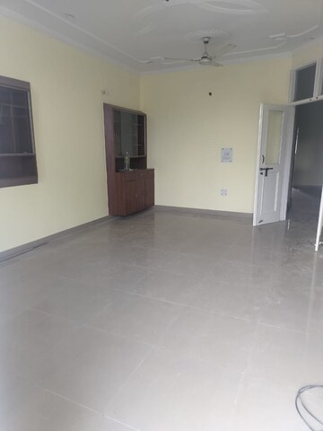 Room in 1 RK Independent House at RWA Apartments Sector 50, Sector 50 – for Rent