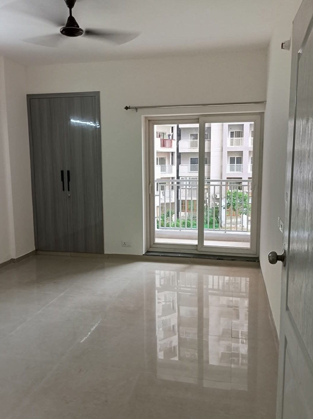 3 BHK Apartment For Rent in Shri Radha Sky Gardens