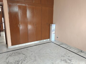 Room in 3 BHK Apartment at Sector 21c – for Rent