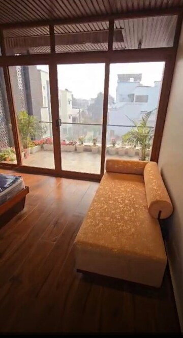 Room in 6+ BHK Villa at Gomti Nagar – for Sale