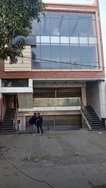  Showroom For Sale in Vikas Nagar
