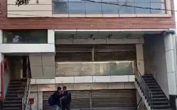 Showroom For Sale in Vikas Nagar
