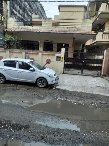 Parking in 5 BHK Independent House at Niti Khand I – for Sale