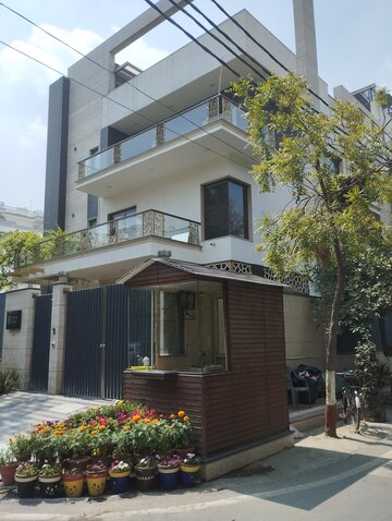  Plot For Sale in Tulip Mall, Sector 46