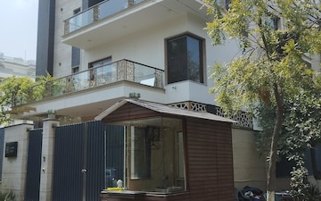 Plot For Sale in Tulip Mall, Sector 46