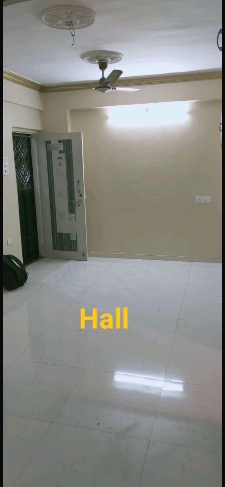 2 BHK + Servant Room Apartment For Sale in Mayfair Complex