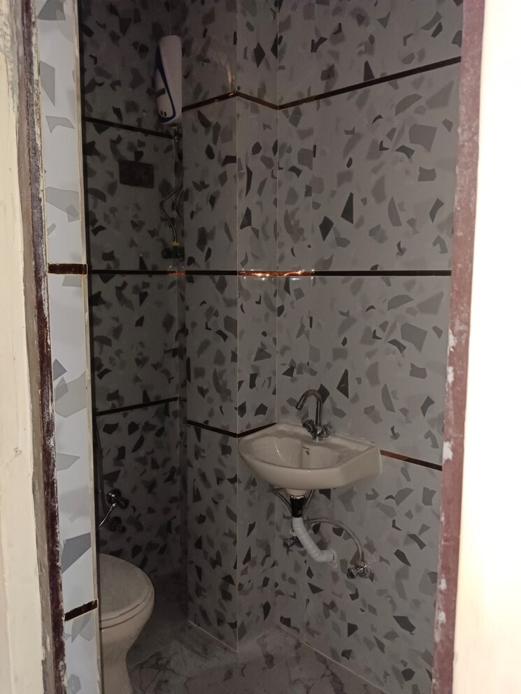 Bathroom, lajpat nagar 4 1 Bedroom 451 Sq.Ft. Builder Floor In Lajpat Nagar 4 Delhi 8845851