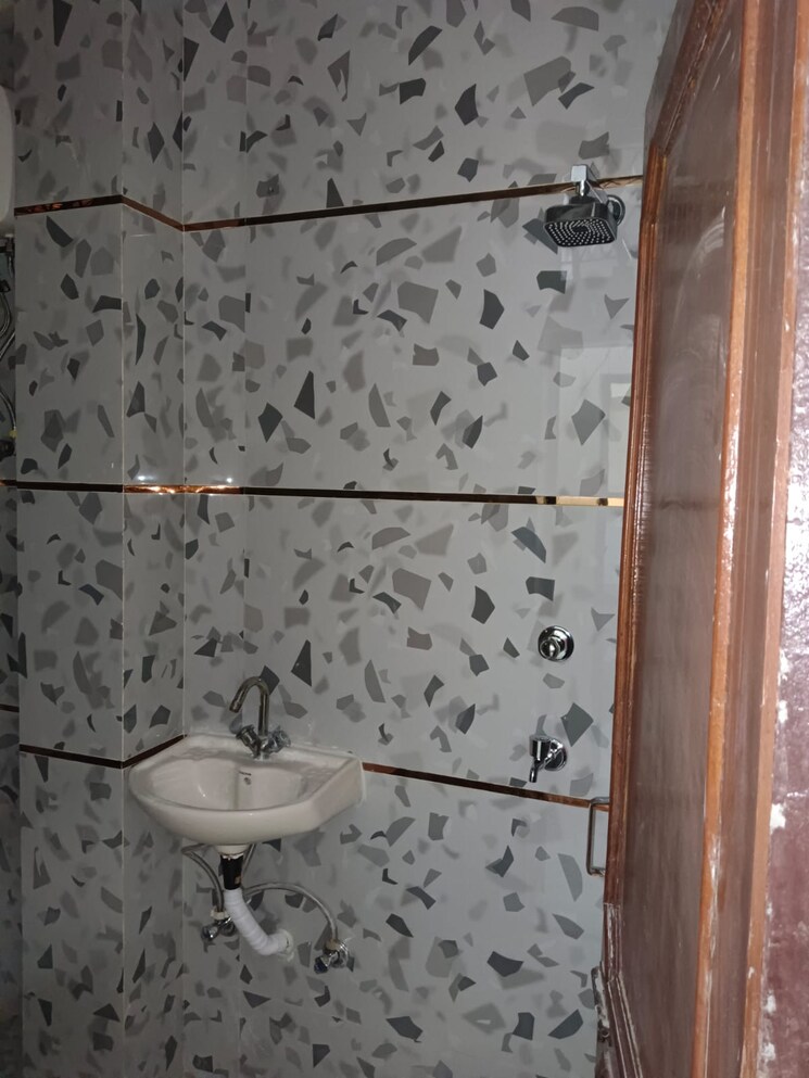 Bathroom, lajpat nagar 4 1 Bedroom 451 Sq.Ft. Builder Floor In Lajpat Nagar 4 Delhi 8845851