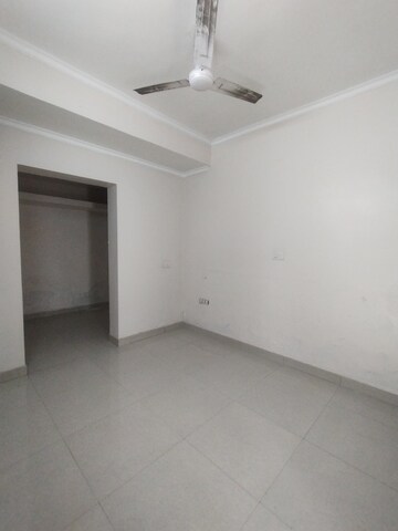 Building Lobby in 2 BHK Builder Floor at Ansal Sushant Lok I, Sector 43 – for Rent